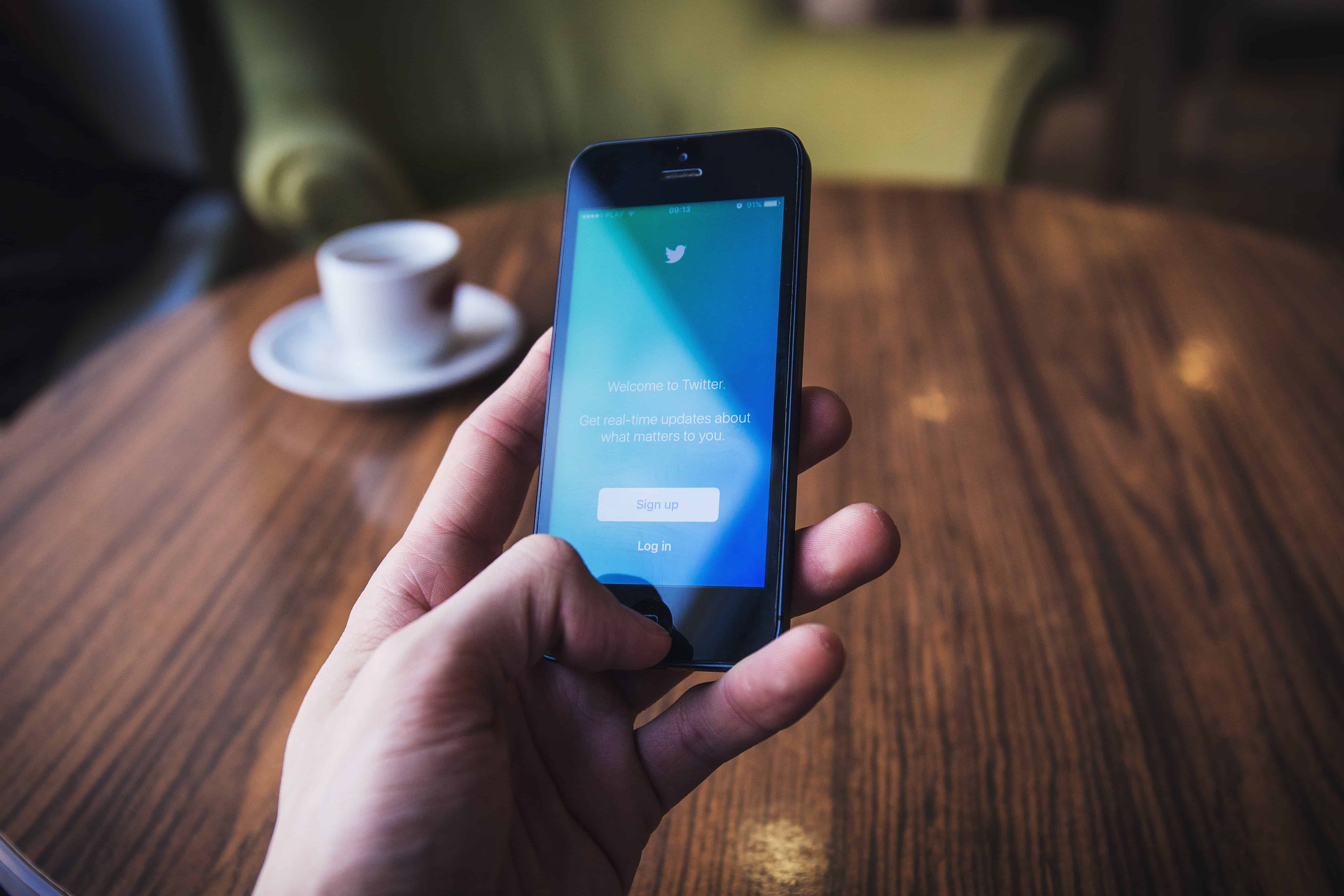 6 Effective Ways For Businesses To Stand Out On Twitter